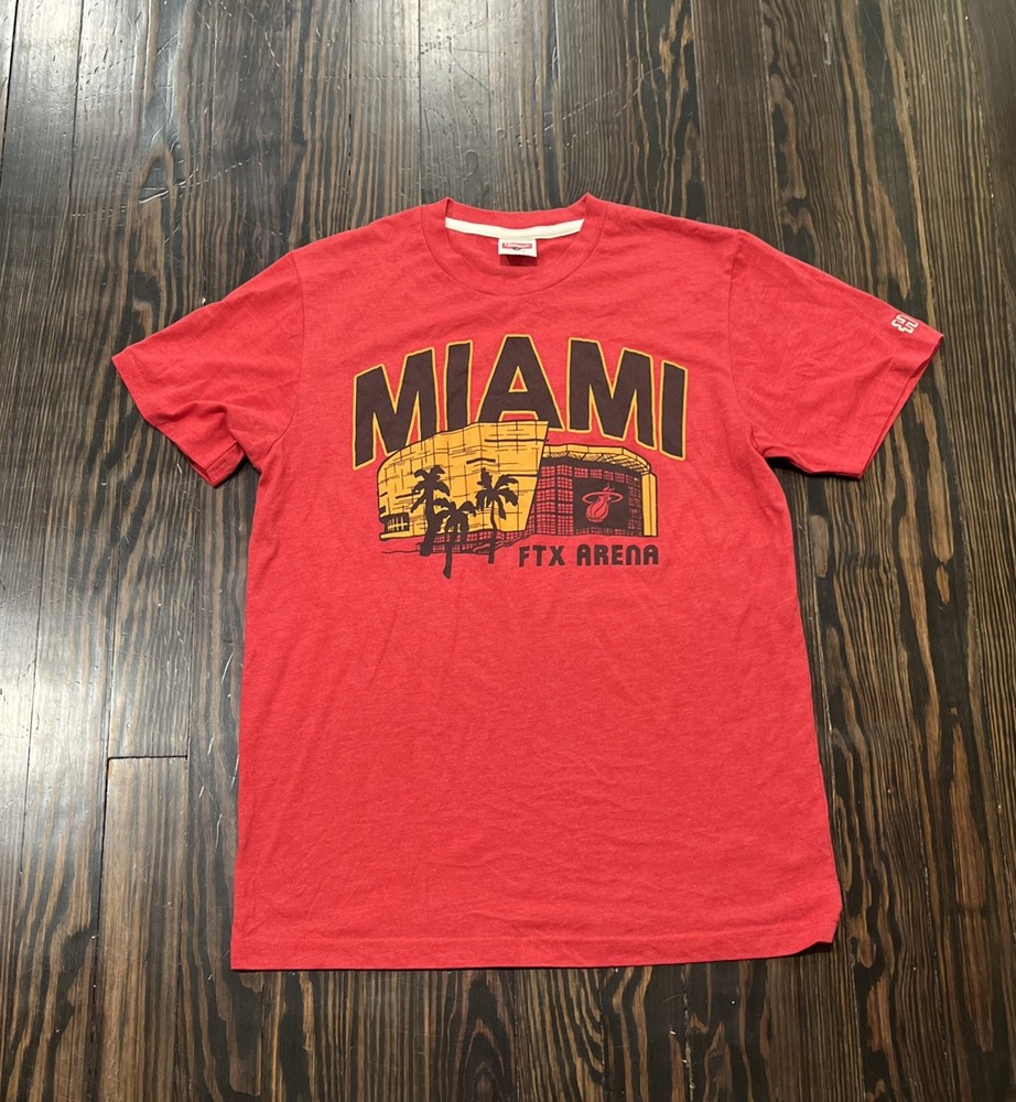 Homage Miami Heat T Shirt Men’s Small Red Polyester Cotton Rayon