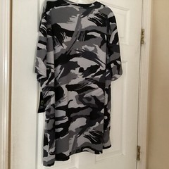 Athletic Works Jersey T-shirt Men Sz 2XL Gray / Black Short Sleeve Camo Print