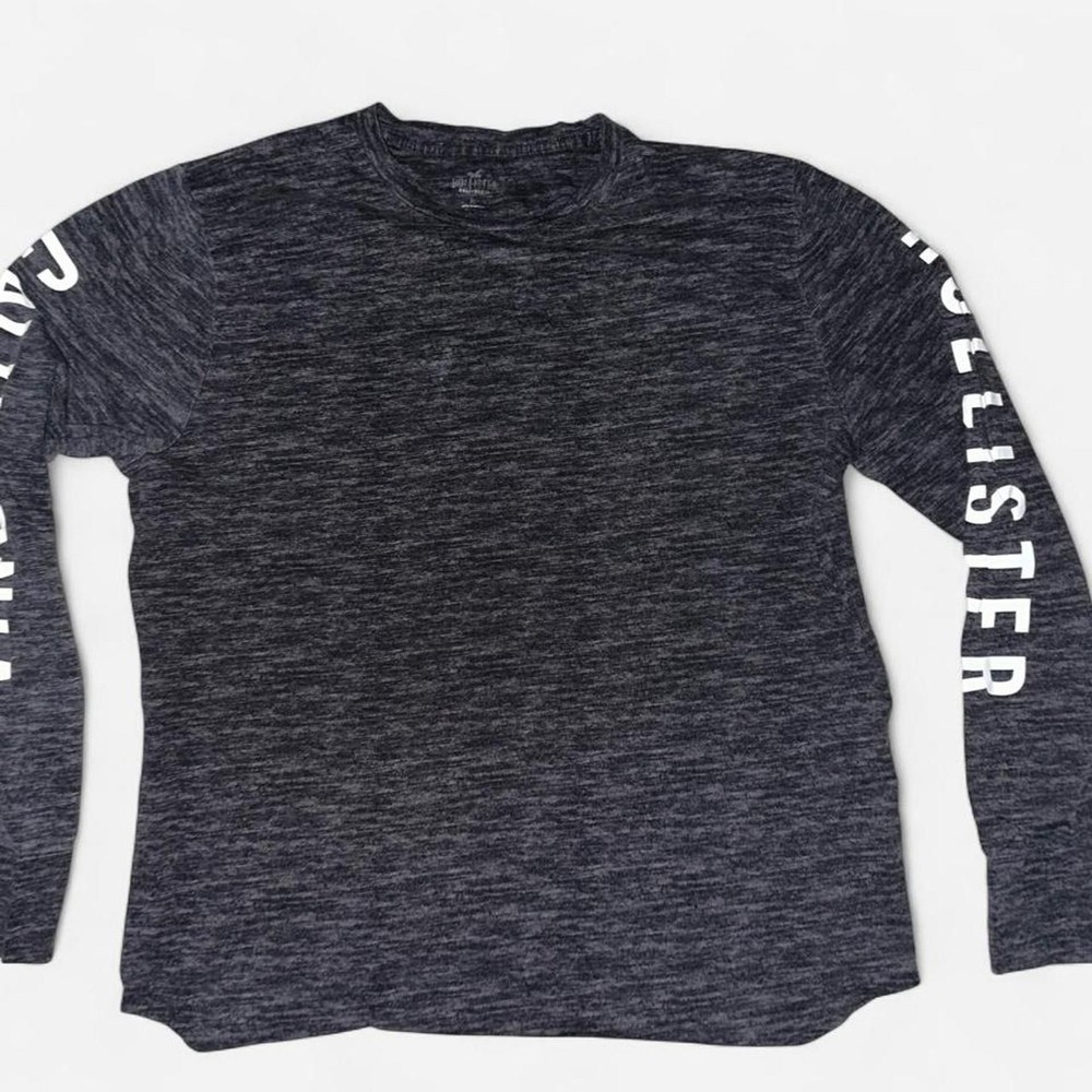Hollister-co Men’s Grey and Black T-shirt