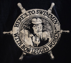 Jaws Quint “Here’s to Swimmin’ With Bow Legged Women” Men’s XL T-Shirt NWOT