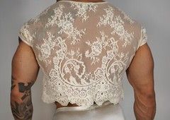 LACE CROPPED SHIRT SIZE MEDIUM