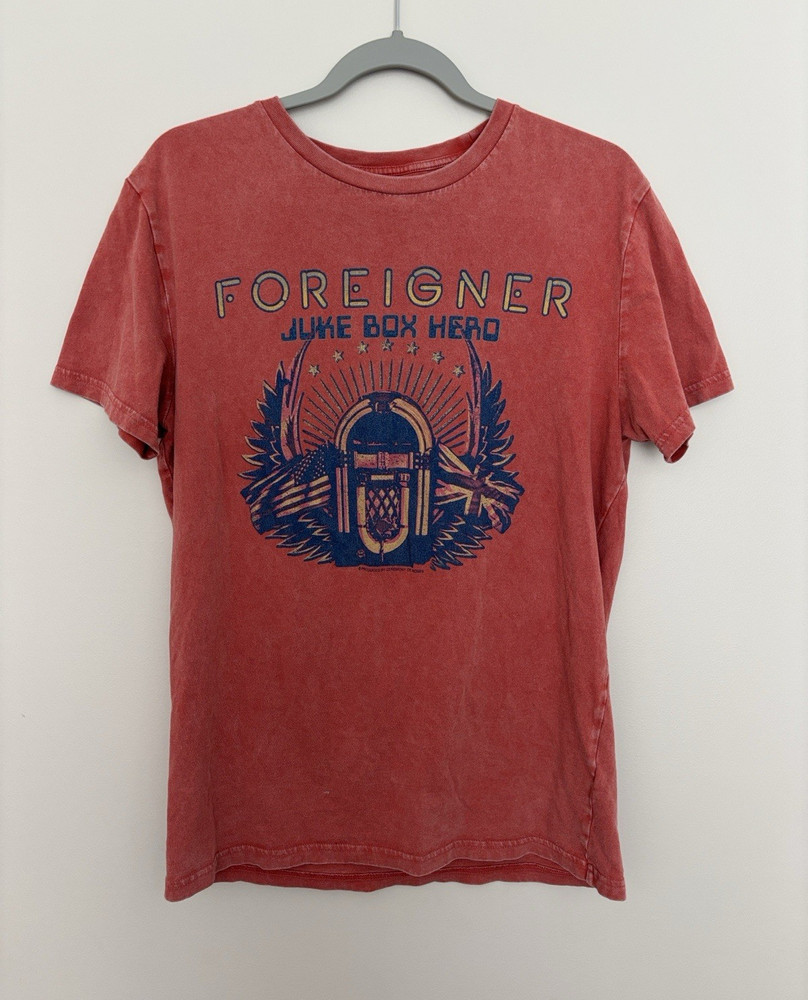 Wrangler x Foreigner Red Graphic Tee Classic Fit Cotton Crew Neck Short Sleeve S