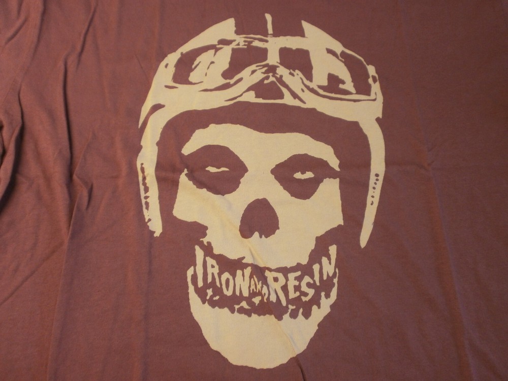 IRON AND RESIN LICENSED BRAND APPAREL T-SHIRT MADE IN USA IRON & RESIN SKULL