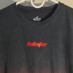 Hollister Men’s Black Red White Gradient Logo Curved Hem Crew Neck Tee S