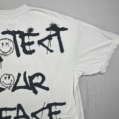 Smiley World T Shirt Men’s Large Gray Graphic Front Back Graffiti Bear Chain