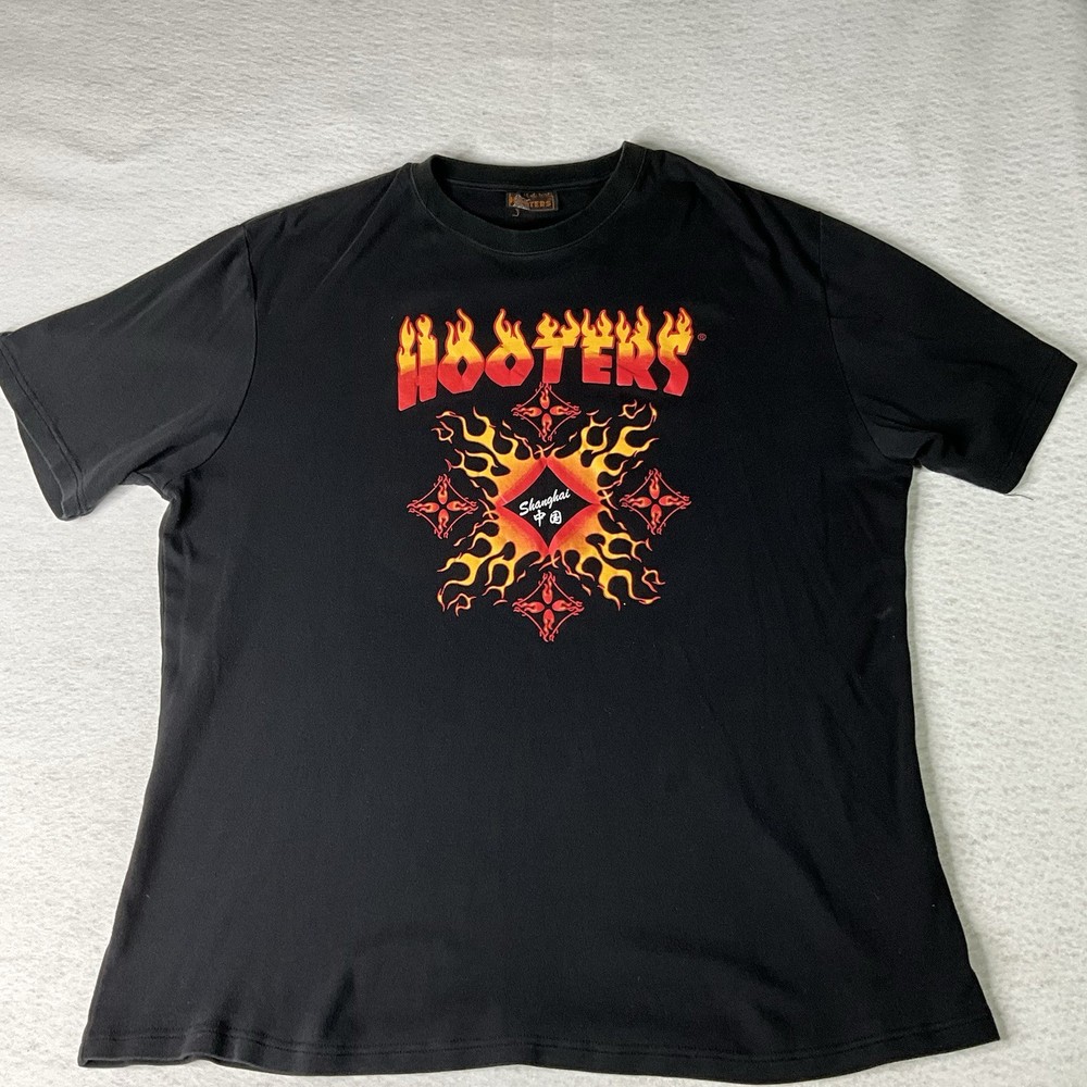 Hooters Shanghai Flames Graphic T-shirt Men XL Black Short Sleeve Y2K VTG