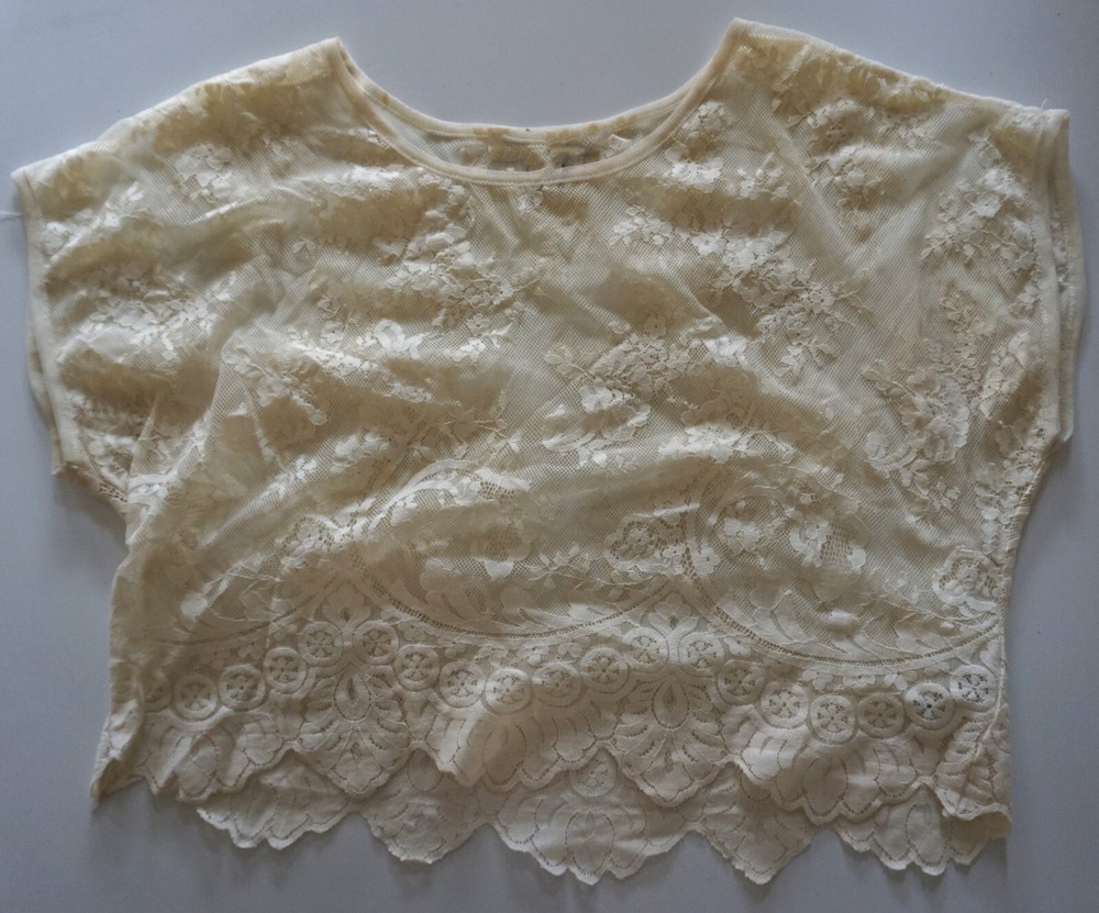 LACE CROPPED SHIRT SIZE MEDIUM