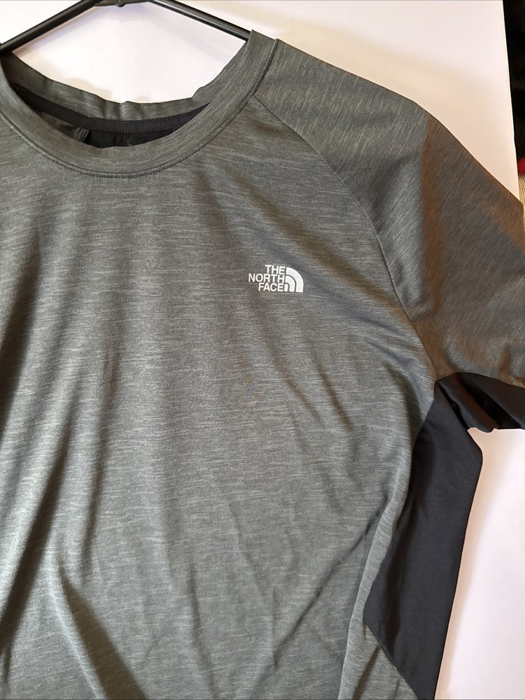The North Face Men’s T-Shirt Short Sleeve Half Dome Small Logo Regular Fit Tee