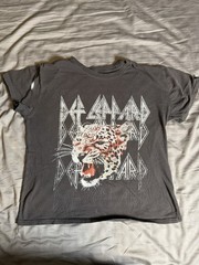 Def Leppard women’s M Gray Cotton Knit Crew Neck Short Sleeve Leopard Logo Tee