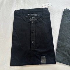 (2) Banana Republic Men Sz M Prem. Wash Henley Short Sleeve Black & Grey T-Shirt