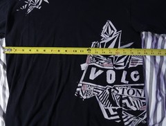 2000s volcom tee wrap around graphic size medium