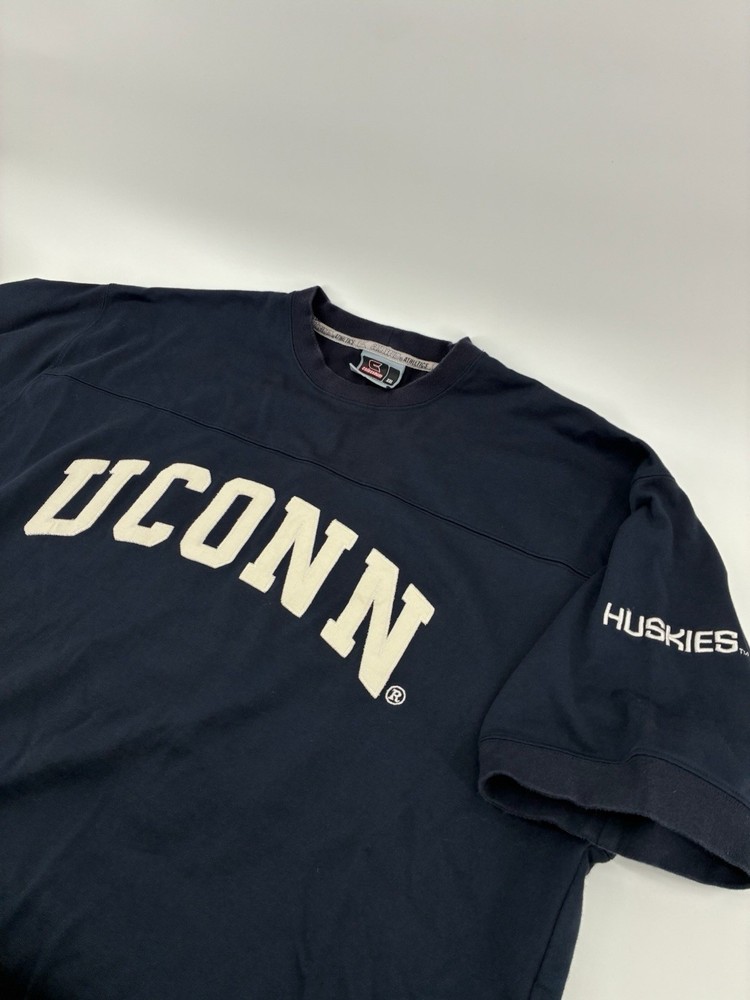 VNTG Y2K UConn Huskies T-Shirt 2XL Colosseum Atheltics Embroidered Logo College