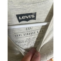 Levi’s XXL men’s light grey T-shirt w/design-used good