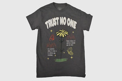 Trust The Universe Mens Trust No One Puff Print Shirt New Small