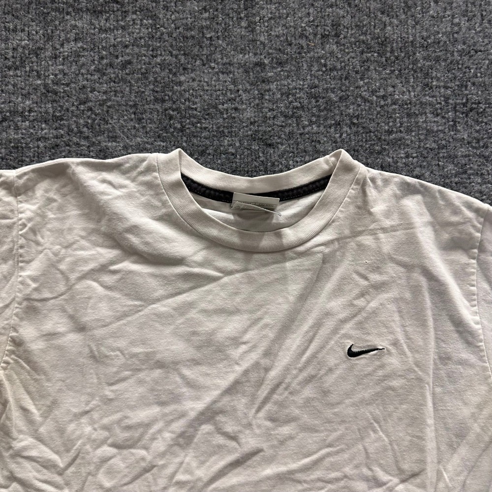 Nike T-Shirt Mens Size M White Embroidered Logo Short Sleeve Cotton Casual