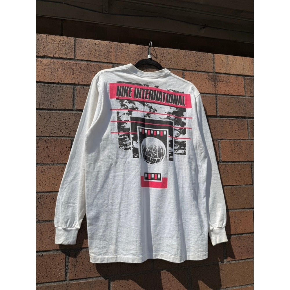 Size L – 90s Nike International Vintage White Pink Swoosh Long Sleeve Tee Shirt