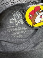 NWT Buc-ee’s Yellow Jeep Tshirt Shirt Size M Bucees Beach Gas Station Short