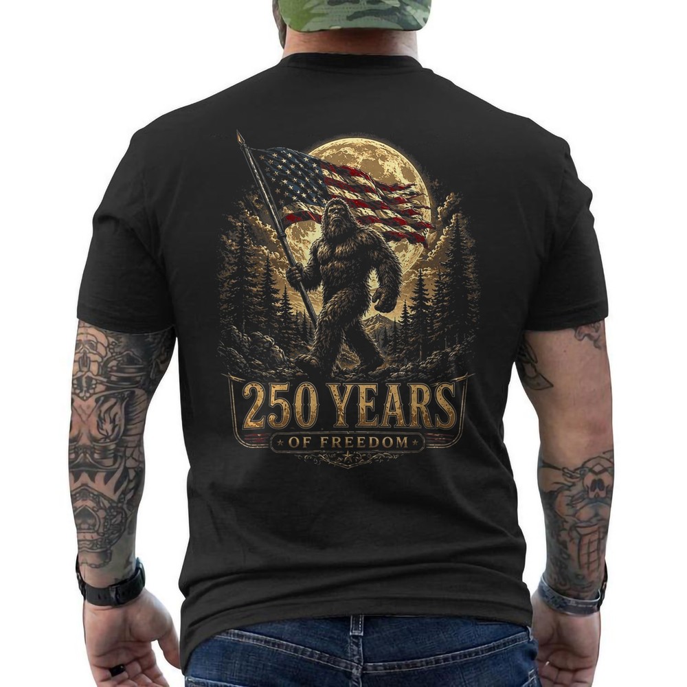 250 Years of Freedom Patriotic Bigfoot USA Flag 4th July Vintage ON BACK T-Shirt