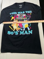 Bluey This Was The 80’s Man Bandit & Chilli Black T-Shirt Men’s LARGE