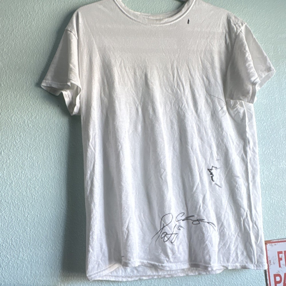 White shirt with Pato O’Wards signature and other Indycar drivers ￼