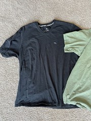 Tommy Bahama Men’s Solid V-Neck SS Cotton Knit Marlin Logo Tee M Black Green