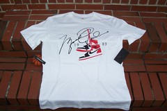 NEW Nike Air Jordan Retro 1 OG CHICAGO SIGNATURE 85 White Men’s T-Shirt S/Small