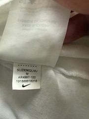 Nike Sportswear Club White Embroidered Logo T-Shirt Men’s Size M 100% Cotton
