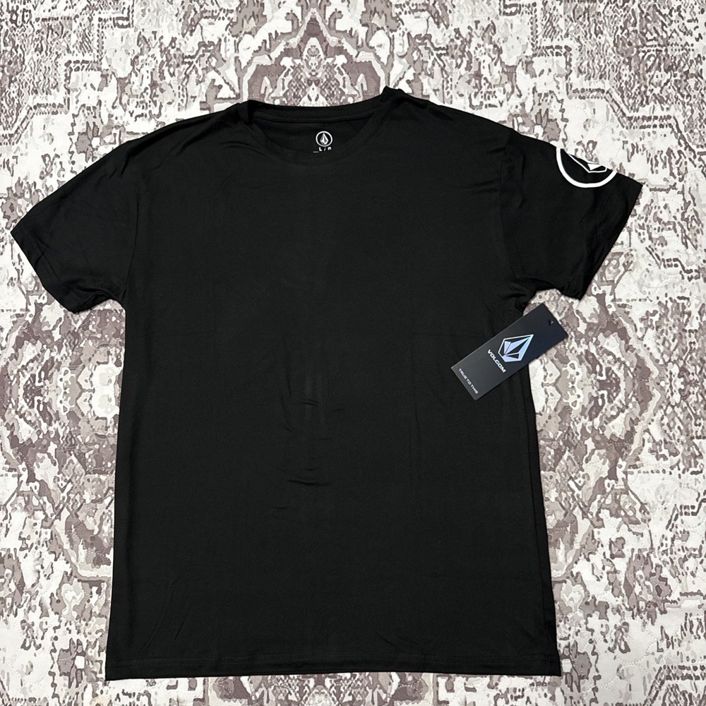 NWT Volcom Short Sleeve T-Shirt Black Men’s Size Large. A1