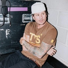 To The Stars T-Shirt Size L NEW Angels and Airwaves Tom DeLonge Blink 182 atticus