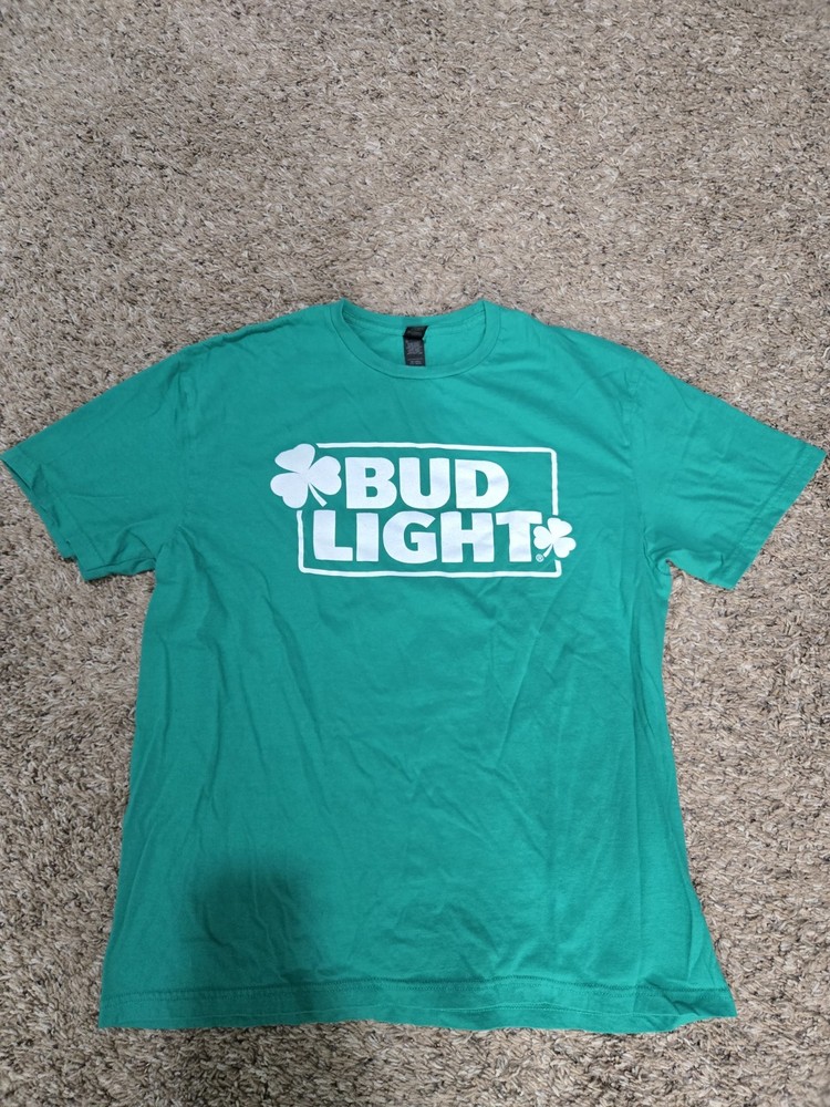 BUD LIGHT SHAMROCK Large Gildan Softsytle Green St Paddy’s 100% Cotton T Shirt
