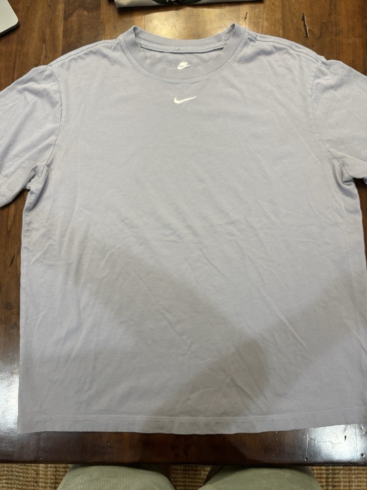 Nike The Nike Tee Men’s S Gray Solid Loose Fit Crew Neck Short Sleeve Logo Tee