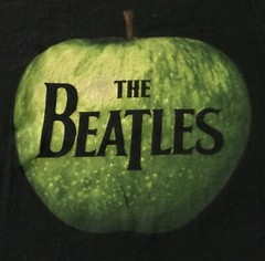 The Beatles T-shirt The Beatles Apple Logo on The Beatles Label Men’s M RARE