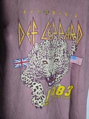 Def Leppard T-Shirt Mens Size Small Purple Retro Rock Band Pyromania Tour Tee