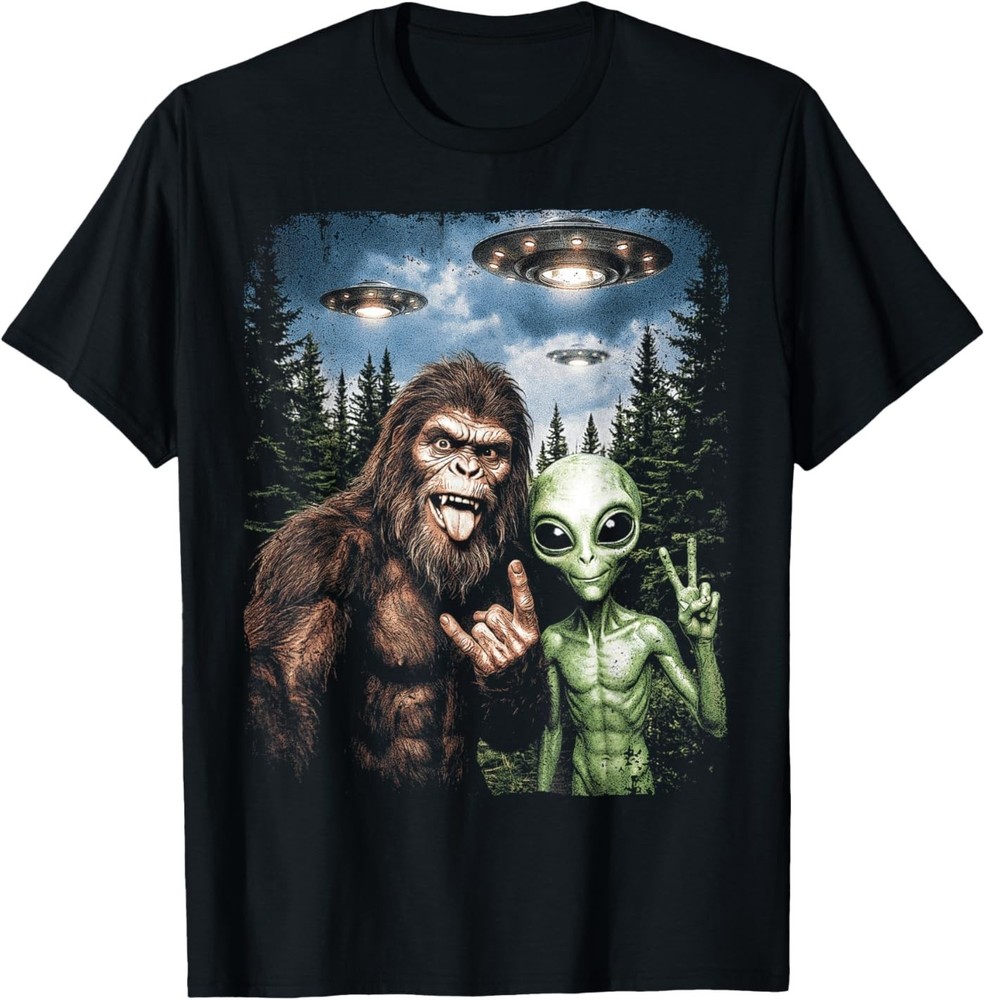 Bigfoot Alien Selfie Rock On Peace Sign Funny UFO Sasquatch T-Shirt