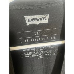 Levi’s XXL mens black T-shirt w/graphic design-used good