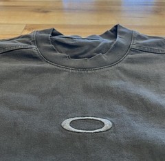 Oakley Men’s Vintage T-Shirt Center Logo Graphic Size Large