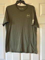 Under Armour Heat Gear Casual T Shirt Men XL FREEDOM USA Flag Green Grey
