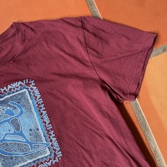DELTA SOFT Mens Large Burgundy Red Graphic Print T-Shirt HAWAII SURFER Tee EUC