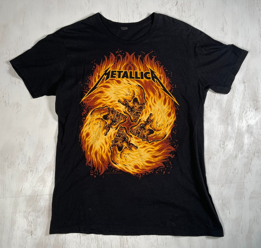 Bay Island Sportswear 2009 Men’s Black Metallica Fire Skulls Graphic M T-Shirt