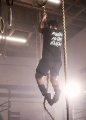 ‘Routine is the enemy’ Crossfit cream T-Shirt Men Size Large