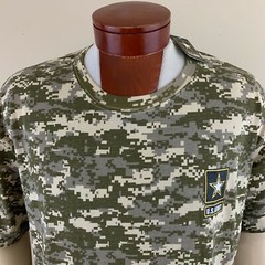 U.S. ARMY Men’s Digital Camo U.S. Army USA Flag T-Shirt Size 2XL NWT