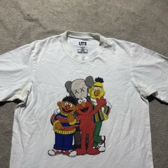 Uniqlo Shirt Adult Small Kaws Sesame Street Elmo Bert Ernie Graphic Crew Neck