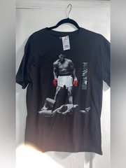 Muhammad Ali Knockout Victory Red Boxing Gloves T-Shirt Men’s Medium – Brand New