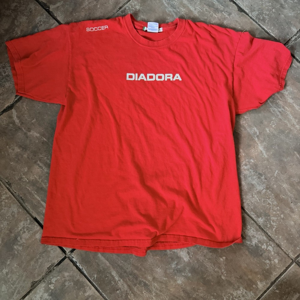 Diadora Men’s Red Soccer Graphic Logo Crew Neck Short Sleeve Knit Tee XL