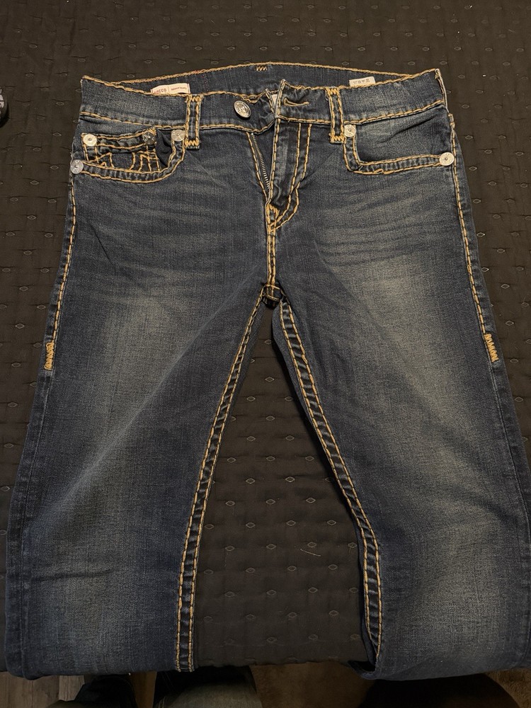 True Religion men’s Jeans Blue Denim Medium Wash Contrast Stitch Logo 5-Pocket