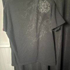 Black and grey streetwear-inspired T-shirt size xl looks smaller