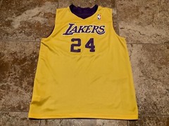 ALLESON ATHLETICS LAKERS #24 KOBE BRYANT REVERSIBLE MESH JERSEY ( MENS MEDIUM )