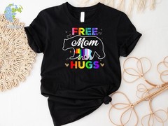 Free Mom Hugs T-Shirt Proud Mom Apparel Rainbow Gay Pride T-Shirt Lgbtq Proud