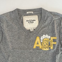 Abercrombie & Fitch Muscle Fit Gray V-Neck Short Sleeve Cotton Beer Graphic S