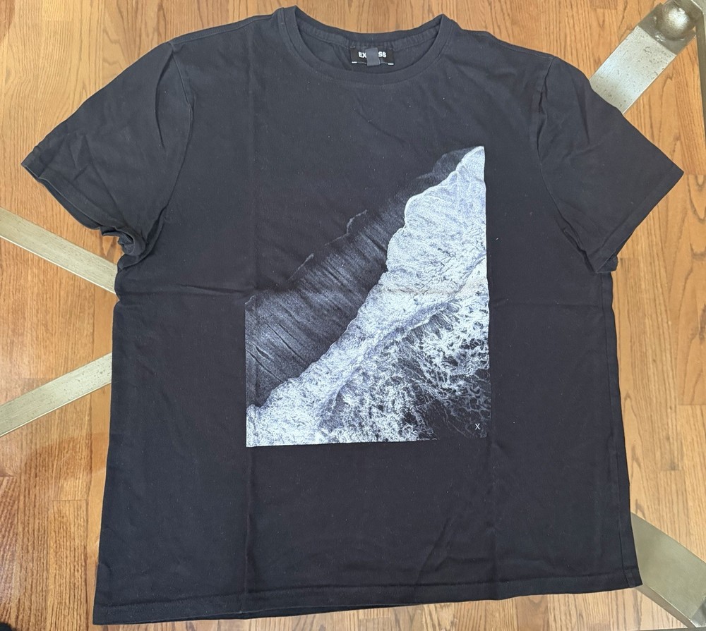 Express Men’s L Black Graphic Print Crew Neck Short Sleeve Regular T-Shirt